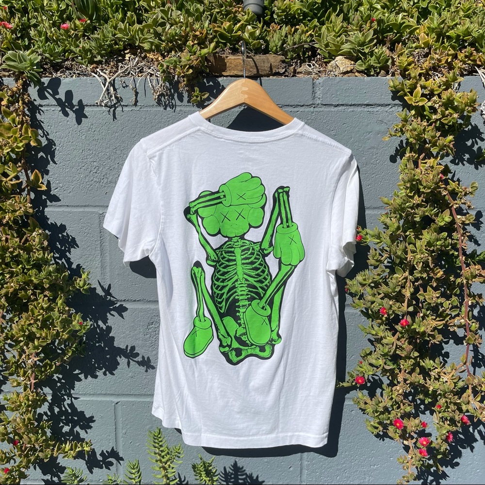 Uniqlo Collab Kaws- white medium t-shirt.